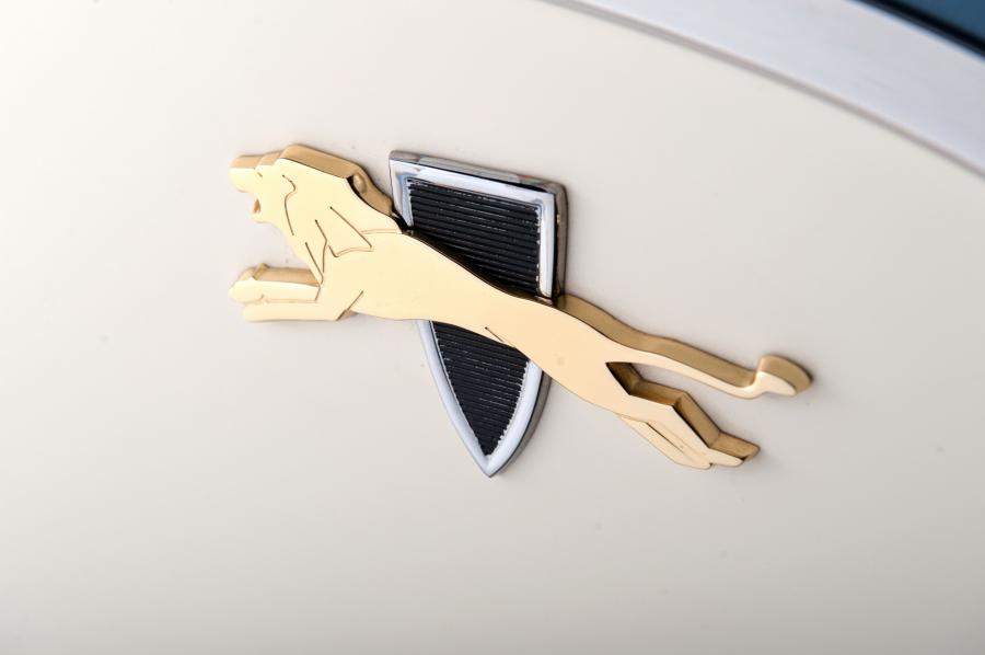 Логотип Chrysler Windsor Hardtop Сoupe (L 512) 1959 года  (фото 18 из 19)